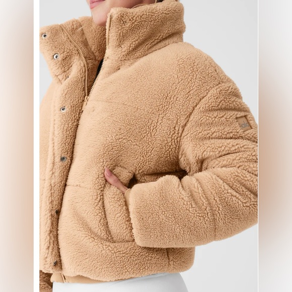 FIRM PRICE! EUC ALO YOGA SHERPA SNOW ANGEL PUFFER - Picture 2 of 12